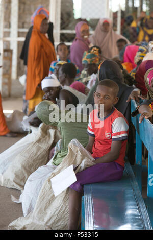 Kakuma, Kenia - Essen Ausgabe der Hilfsorganisation World Food Programm im Flüchtlingslager Kakuma. Stockfoto