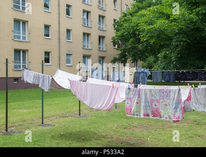 Idyllische Höfe zwischen Mehrfamilienhäusern in Berlin-Mitte Stockfoto