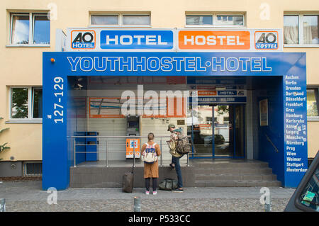 Die AO Hotel/Hostel in der Köpenicker Straße in Berlin-Mitte. Stockfoto