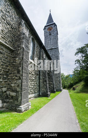 Die historische Kirche im Dorf in Balzers, Liechtenstein Stockfoto