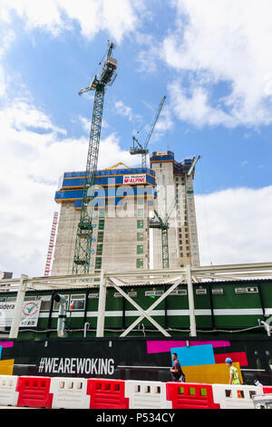 Kern der neuen teilweise Hochhaus gebaut Victoria Square Shopping Mall, ein grosses Entwicklungsprojekt in Woking, Surrey, Südosten, England, Grossbritannien Stockfoto