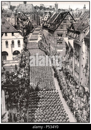 Die Sturmabteilung SA marschierte am 11. September 1938 durch Nürnberg zu Nazi-Kundgebungsfeierlichkeiten. Stockfoto