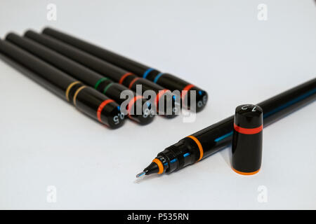 Technische Stifte (RAPIDOGRAPH) auf weißem Hintergrund Stockfoto