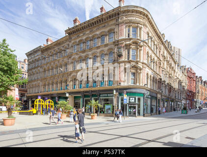 Birmingham City Centre an der Kreuzung der Corporation Street & New Street, Birmingham, England, Großbritannien Stockfoto