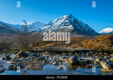 Na sròn Crèise und Meall ein 'Blackmount Bhùiridh im Bereich vom Fluss Coupall, Rannoch Moor, Hochland, Schottland, Großbritannien Stockfoto