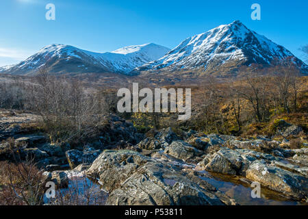 Na sròn Crèise und Meall ein 'Blackmount Bhùiridh im Bereich vom Fluss Coupall, Rannoch Moor, Hochland, Schottland, Großbritannien Stockfoto