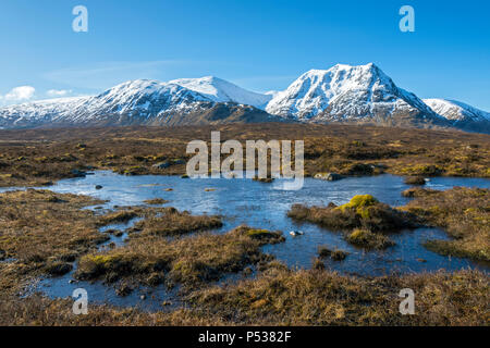 Na sròn Crèise und Meall ein 'Bhùiridh in der Blackmount Spektrum, von der alten Straße in der Nähe des Kings House Hotel, Rannoch Moor, Hochland, Schottland Großbritannien Stockfoto