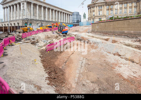 Eine vermutete Römischen oder die Sächsische Straße hat unter den Victoria Square im Zentrum von Birmingham entdeckt worden, während die Bagger für den neuen U-Bahn-Linie, England. Stockfoto