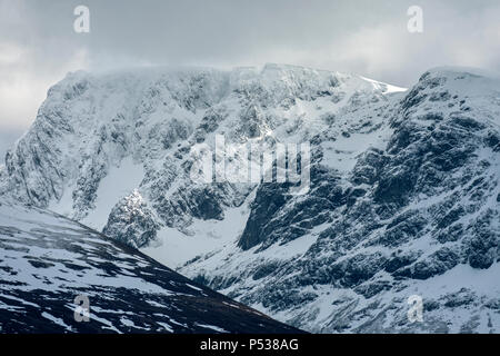 Die Nordwand des Ben Nevis von der Great Glen, in der Nähe von Fort William, Hochland, Schottland, Großbritannien Stockfoto