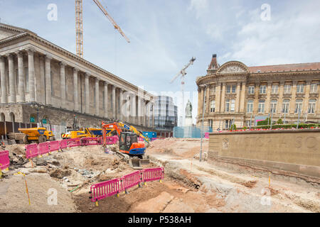 Eine vermutete Römischen oder die Sächsische Straße hat unter den Victoria Square im Zentrum von Birmingham entdeckt worden, während die Bagger für den neuen U-Bahn-Linie, England. Stockfoto