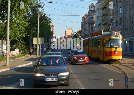 Belgrad, Serbien - Mai 03, 2018: Morgen Verkehr auf Karadordeva Straße. Stockfoto