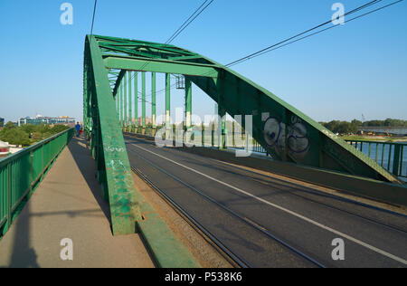 Belgrad, Serbien - Mai 03, 2018: Stari Most Brücke über den Fluss Sava am Morgen. Stockfoto