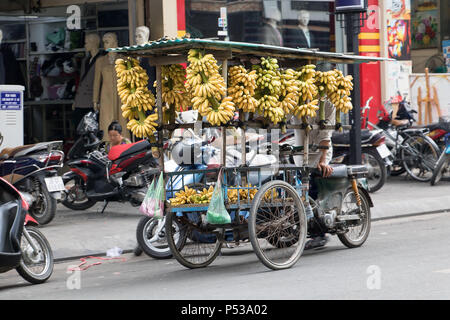 SAIGON, VIETNAM, Dec 13 2017, Verkauf von frischen Bananen auf der Straße von Ho Chi Minh Stadt. Stockfoto