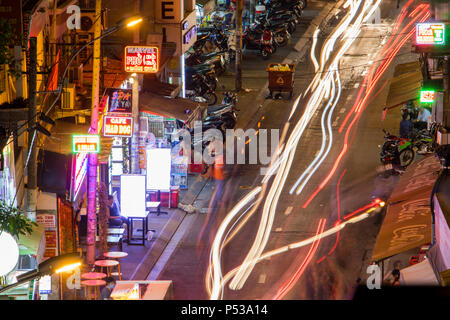 SAIGON, VIETNAM, Dec 13 2017, den Verkehr in den Straßen von Saigon Stadt. Das Leben in der Nacht Ho Chi Minh Stadt. Stockfoto