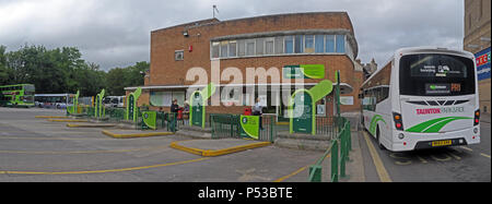 Taunton zum Busbahnhof, den ersten Bus, 2 Tower Street, Somerset, South West England, UK, TA1 4AF Stockfoto