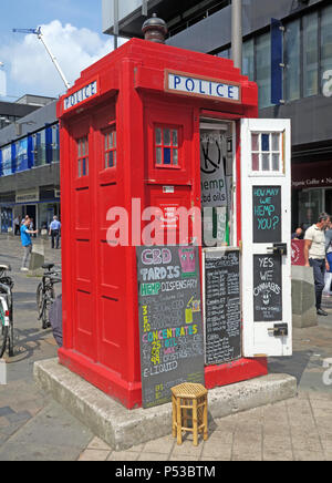 Legalisierung von Cannabis, die Chris Mackenzie CBD Hanf Dispensary rot Tardis Polizei, der Sauchiehall Street, Glasgow, Schottland Großbritannien Stockfoto