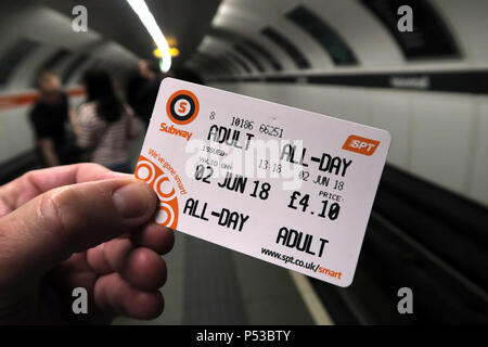 Glasgow U-Bahn den ganzen Tag Smartcard, SPT U-Bahn, Stadtzentrum, Bahnhof/Eisenbahn, Strathclyde, Schottland, Großbritannien Stockfoto