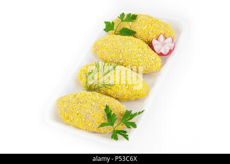 Frisch Gefroren Halbzeuge. Die koteletts von zartem Fleisch von Huhn in einem Deckel aus biscuitsþ. Auf weissem Hintergrund isolieren. Stockfoto
