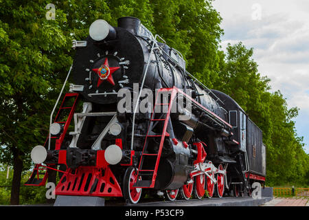 Die Lokomotive - Denkmal L-3291. Leistungsstarke, schönen Russischen Lokomotive. Stockfoto