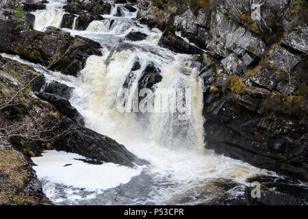 Rogie fällt eine Reihe von Wasserfällen am Fluss Black Water in Ross-Shire in den Highlands von Schottland Stockfoto