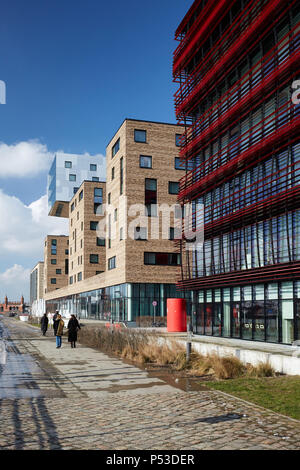 Berlin, Deutschland - Das verwaltungsgebäude von Coca-Cola, hinter dem Hotel Nhow am Ufer der Spree in Berlin-Friedrichshain. Stockfoto