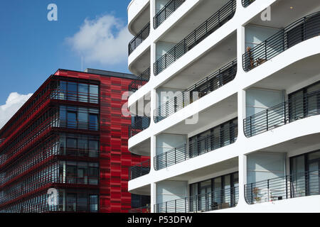 Berlin, Deutschland - Fassade Details des neu erbauten Wohn- und Bürogebäuden am Ufer der Spree in Berlin-Friedrichshain. Stockfoto