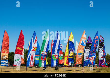 Bunte Banner am Eingang des 2018 Steveston Kite Festival Stockfoto