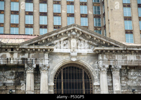 DETROIT, Michigan, Vereinigte Staaten - 5. Mai 2018: Blick auf die alte Michigan Central Station Gebäude in Detroit, der als einer der wichtigsten Eisenbahn Depot von 1914 - 1988 serviert. Stockfoto