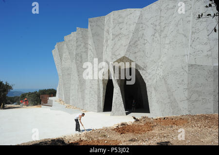 April 8, 2015 - Vallon Pont d'Arc, Frankreich: Besuch der Pont dÕArc Cavern, einer realen Nachbau der Höhle von Chauvet, die verfügt über Dutzende von Kunstwerken und Gemälden von Steinzeit Menschen rund 36.000 Jahren. La Caverne du Pont d'Arc est la replique en Taille reelle de la Grotte Chauvet, un-Website UNESCO Leumund pour ses impressionnants prehistoriques Dessins. Stockfoto