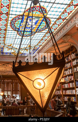 Berühmte Buchhandlung Lello, Interieur, Decke, Porto Portugal Stockfoto