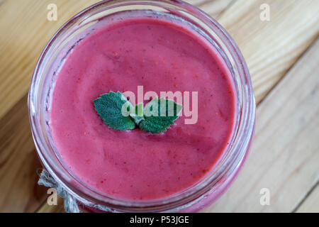 Erdbeeren und Joghurt smoothie Stockfoto