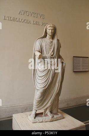 Augustus (63 v. Chr. Ð 14 AD). War der Gründer des Römischen Imperiums und seiner ersten Kaiser, Urteil vom 27. v. Chr.-14 N. Statue Via Labicana Augustus. Augustus als Pontifex Maximus. 12 BC. National Museum von Rom. Italien. Stockfoto