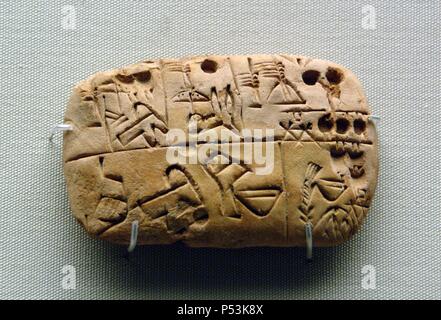 Früh zu schreiben. Piktogramme gezeichnet. Mesopotamien. Aufzeichnung der Versorgung mit Nahrungsmitteln. Aus dem Irak. Späten prähistorischen Periode. Über 3000BC. Frühe administrative Text. Cuneiform Tablet. British Museum. London. England. Vereinigtes Königreich. Stockfoto