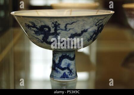 China. Underglazee blaue Tassen. Ming-Dynastie, Xuande Zeit (1426-35 n. Chr.). British Museum. London. England. Vereinigtes Königreich. Stockfoto