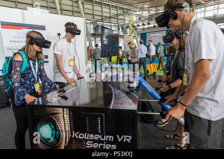 CEBIT 2018, der weltweit größten IT-Messe, Hannover, virtuelle Realität, in einem Spiel, Fußball Kicker virtuelle, Deutschland Stockfoto