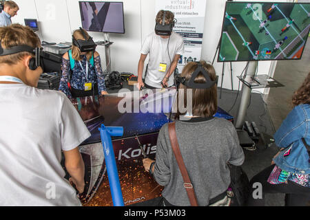 CEBIT 2018, der weltweit größten IT-Messe, Hannover, virtuelle Realität, in einem Spiel, Fußball Kicker virtuelle, Deutschland Stockfoto