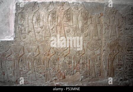 Ägypten. Nekropole von Sakkara. Mastaba des Mereruka, Priester des Pharao Teti.  2.340 v. Chr. Polychrome Relief Darstellung Frauen Lager angeboten. 6. Dynastie. Altes Königreich. Stockfoto