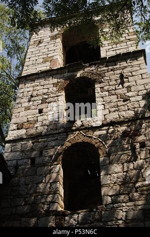 Republik von Albanien. Moscopole. Kirche des Heiligen Nikolaus. 18. Jahrhundert. Glockenturm. Stockfoto