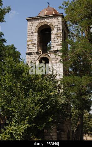 Republik von Albanien. Moscopole. Kirche des Heiligen Nikolaus. 18. Jahrhundert. Glockenturm. Stockfoto