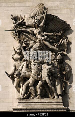 Frankreich. Paris. Triumphbogen. Abfahrt von 1792. La Marseillaise personifiziert auf dem Arc de Triomphe. von Francois unhöflich. Die Skulpturengruppe feiert die Ursache der Französischen Ersten Republik während des 10. August aufstand. Oberhalb der Freiwilligen ist die geflügelte Verkörperung von Freiheit. Stockfoto