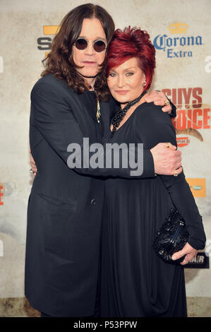 01 Ozzy Osbourne Sharon Osbourne 01-Guys Choice Awards - Spike TV im Sony Studio: ot In Los Angeles.01 Ozzy Osbourne Sharon Osbourne 01 Event in Hollywood Leben - Kalifornien, Red Carpet Event, USA, Filmindustrie, Prominente, Fotografie, Bestof, Kunst, Kultur und Unterhaltung, prominente Mode, Besten, Hollywood Leben, Event in Hollywood Leben - Kalifornien, Roter Teppich und backstage, Musik Prominente, Topix, Paar, Familie (Mann und Frau) und Kids - Kinder, Brüder und Schwestern anfrage tsuni@Gamma-USA.com, Kredit Tsuni/USA, 2010 Stockfoto