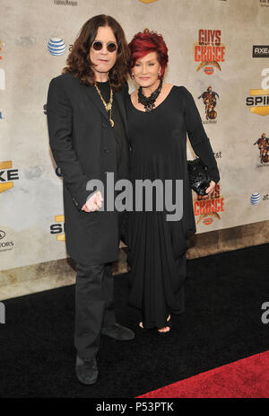 02 Ozzy Osbourne Sharon Osbourne 02-Guys Choice Awards - Spike TV im Sony Studio: ot in Los Angeles. 02 Ozzy Osbourne Sharon Osbourne 02 Event in Hollywood Leben - Kalifornien, Red Carpet Event, USA, Filmindustrie, Prominente, Fotografie, Bestof, Kunst, Kultur und Unterhaltung, prominente Mode, Besten, Hollywood Leben, Event in Hollywood Leben - Kalifornien, Roter Teppich und backstage, Musik Prominente, Topix, Paar, Familie (Mann und Frau) und Kids - Kinder, Brüder und Schwestern anfrage tsuni@Gamma-USA.com, Kredit Tsuni/USA, 2010 Stockfoto