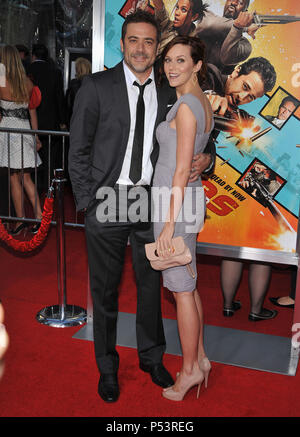 08 Jeffrey Dean Morgan Hilarie Burton 08 - Die Verlierer Premiere auf der Chinese Theatre in Los Angeles.08 Jeffrey Dean Morgan Hilarie Burton 08 Veranstaltung in Hollywood Leben - Kalifornien, Red Carpet Event, USA, Filmindustrie, Prominente, Fotografie, Bestof, Kunst, Kultur und Unterhaltung, prominente Mode, Besten, Hollywood Leben, Event in Hollywood Leben - Kalifornien, Roter Teppich und backstage, Musik Prominente, Topix, Paar, Familie (Mann und Frau) und Kids - Kinder, Brüder und Schwestern anfrage tsuni@Gamma-USA.com, Kredit Tsuni/USA, 2010 Stockfoto