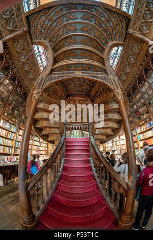 Berühmte Buchhandlung Lello, Interieur, Treppen, Porto Portugal Stockfoto
