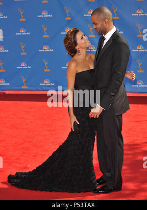 Eva Longoria und Ehemann Tony Parker 62th Emmy Awards - 2010 im Nokia Theater in Los Angeles. a EvaLongoria TonyParker 004 Veranstaltung in Hollywood Leben - Kalifornien, Red Carpet Event, USA, Filmindustrie, Prominente, Fotografie, Bestof, Kunst, Kultur und Unterhaltung, prominente Mode, Besten, Hollywood Leben, Event in Hollywood Leben - Kalifornien, Roter Teppich und backstage, Musik Prominente, Topix, Paar, Familie (Mann und Frau) und Kids - Kinder, Brüder und Schwestern anfrage tsuni@Gamma-USA.com, Kredit Tsuni/USA, 2010 Stockfoto