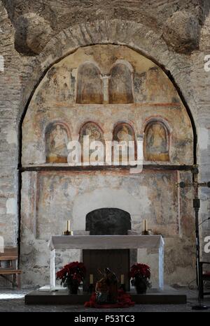 Pre-romanische Kirche St. Peter. 8. bis 12. Jahrhundert. Zentrale Apsis mit Fresken, der Heilige Petrus, Jesus und die vier Evangelisten, aus dem 11. Jahrhundert. Terrassa. Katalonien. Spanien. Stockfoto