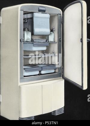 Erste elektrische Kühlschrank in Spanien von AEESA Marke (Anglo-Espanola de Electricidad SA) produziert. 50er Jahre. farbige. Stockfoto