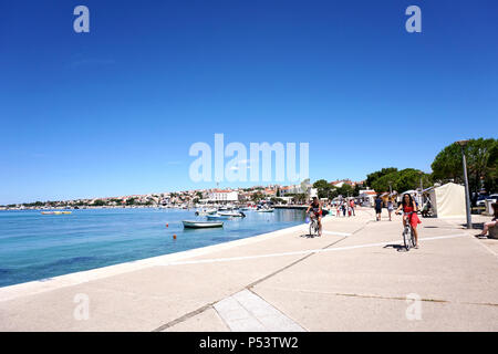 Novalja, Kroatien, 23.Juni, 2018. Beliebte touristische Ort Novalja, Insel Pag, Kroatien, in der Nähe der Strand Zrce Stockfoto