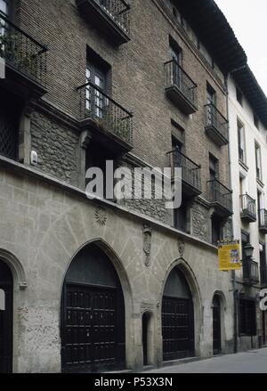 ARTE GOTICO. ESPAÑA. CASA DEL CORDON. Edificio Del Siglo XV, situado en la calle Cuchillería, en pleno Casco Antiguo de la Ciudad. Fue Residencia de Adriano VI antes de ser nombrado Papa. VITORIA - GASTEIZ. Estado de Alava. País Vasco. Stockfoto