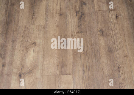 Moderne vinyl Boden mit altem Holz Imitation. In der Nähe der neuen beige Bodenbelag mit Textur aus Kacheln mit braunen Körner und Knoten. Die dekorativen Hintergrund. Stockfoto